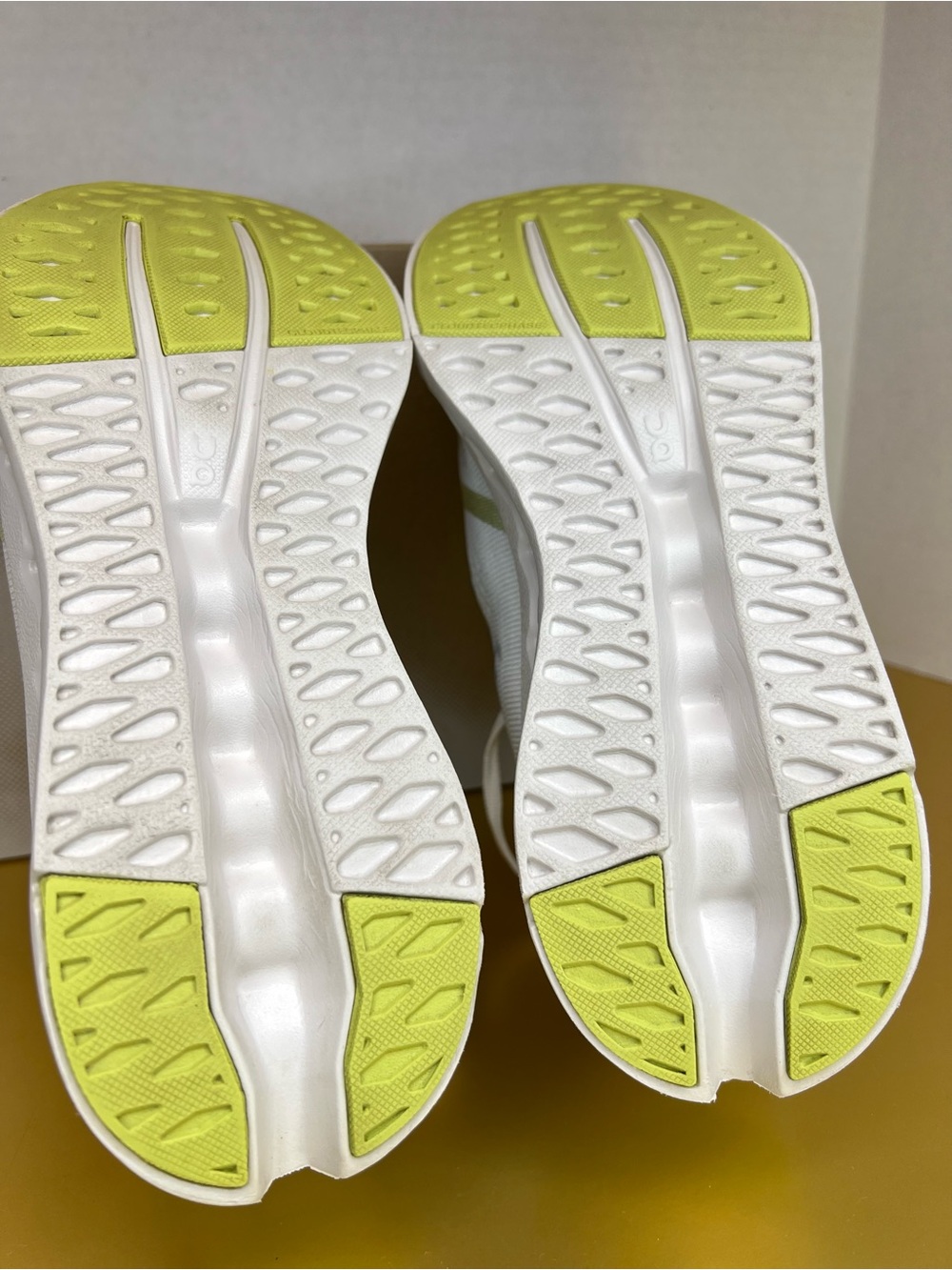 On Running Cloudsurfer Womens Size 8 White/Sand With Box Worn 3x Indoors Only! - Picture 14 of 16